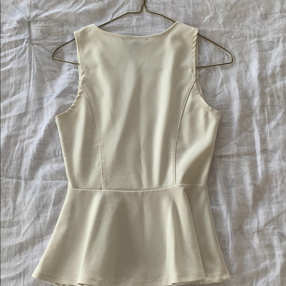 3 for $20 ⭐️ White peplum top - Picture 3 of 5